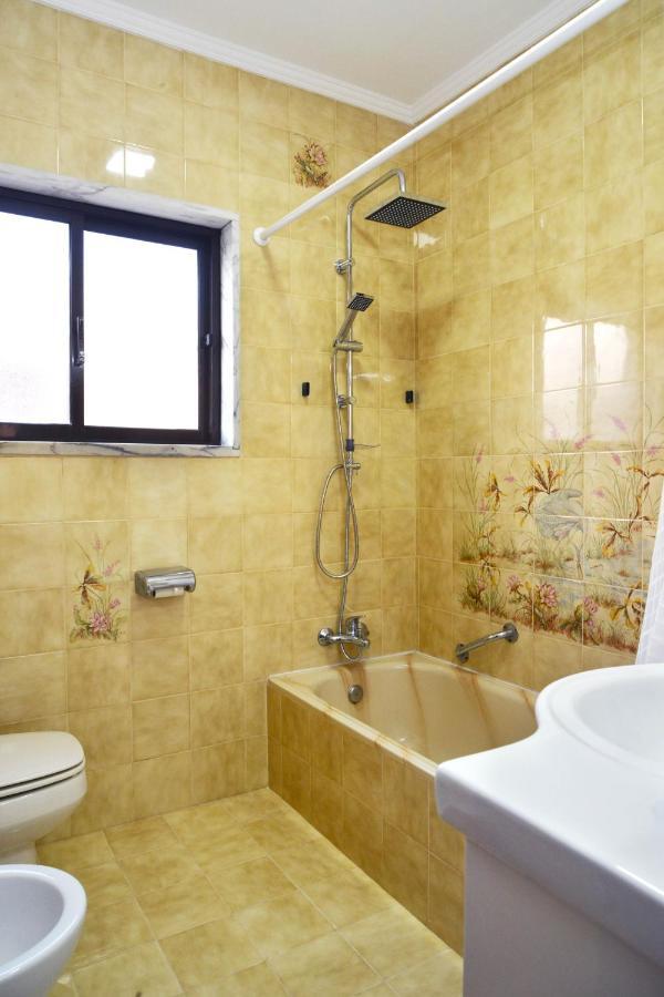 Quarto Duplo com Varanda e Banheiro Compartilhado